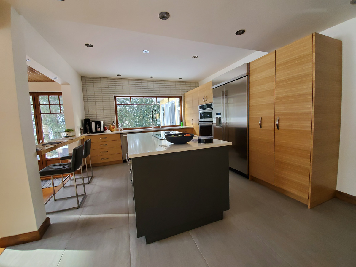 Frêne brun et velour